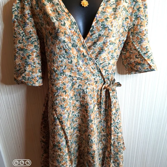 Beautiful party Dress - Picture 4 of 5